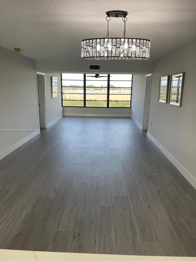 Foto del edificio - 1508 Whitehall Dr
