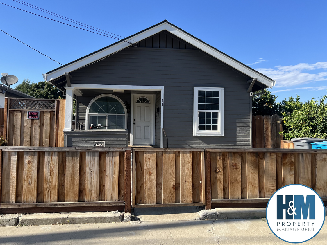 Foto principal - Cute 2 bed 1 bath Hollister Home