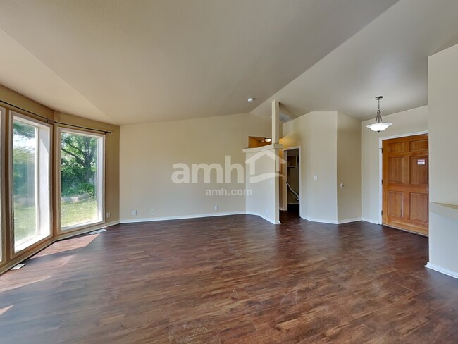 Building Photo - 1319 N Sandlin Ave