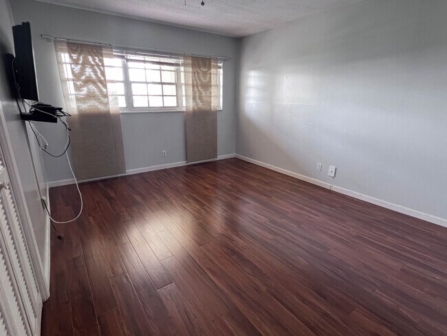 Foto del edificio - 3050 N Course Dr