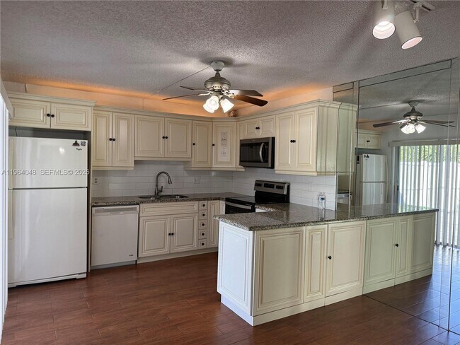 Foto del edificio - 22192 Boca Rancho Dr