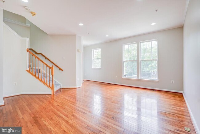 Building Photo - 4302 Day Lily Dr