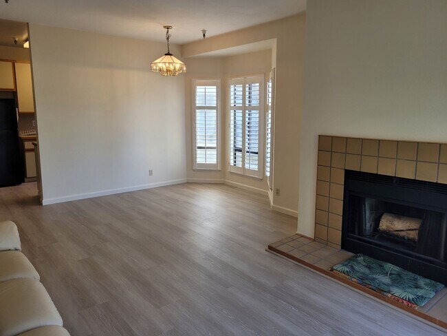 Building Photo - Lake Merritt Condo