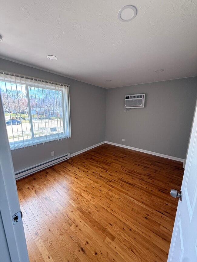 Building Photo - Plum Grove