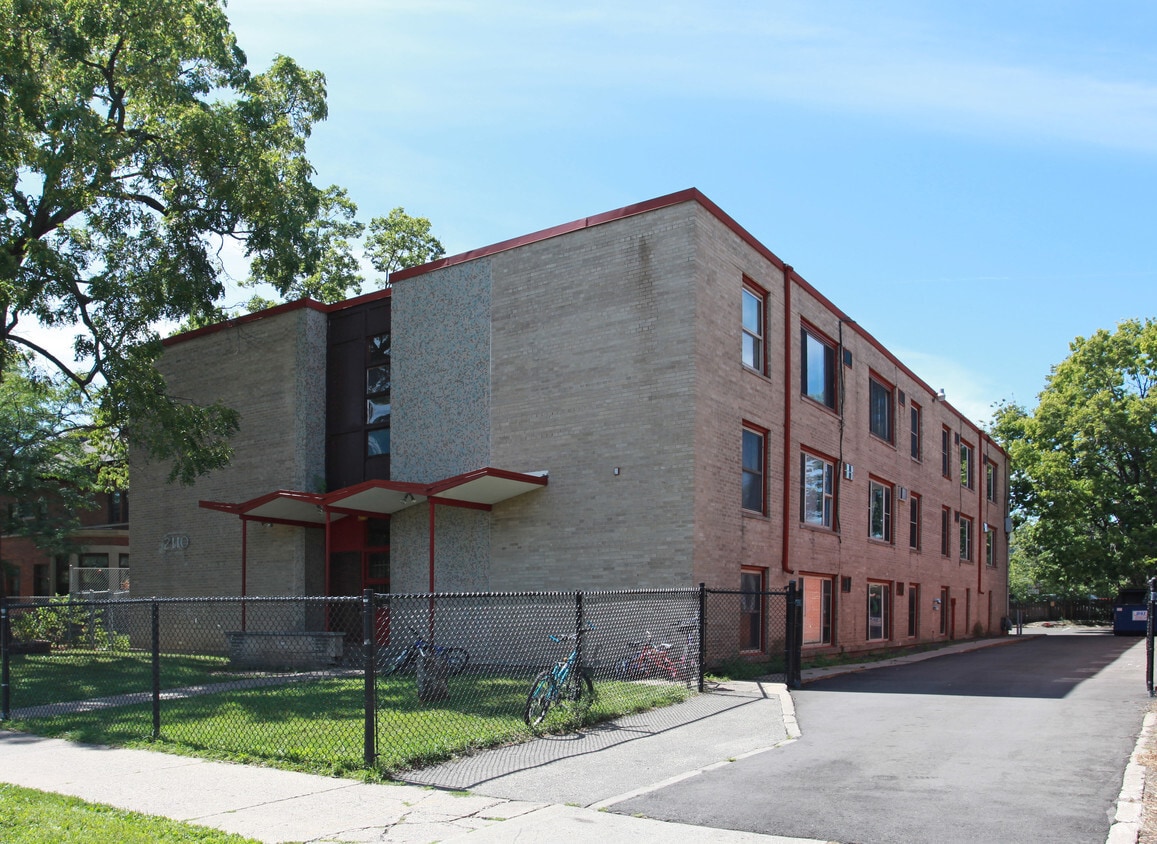 Primary Photo - 2110 S Park Ave