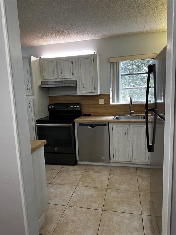 Building Photo - 8421 Lagos de Campo Blvd