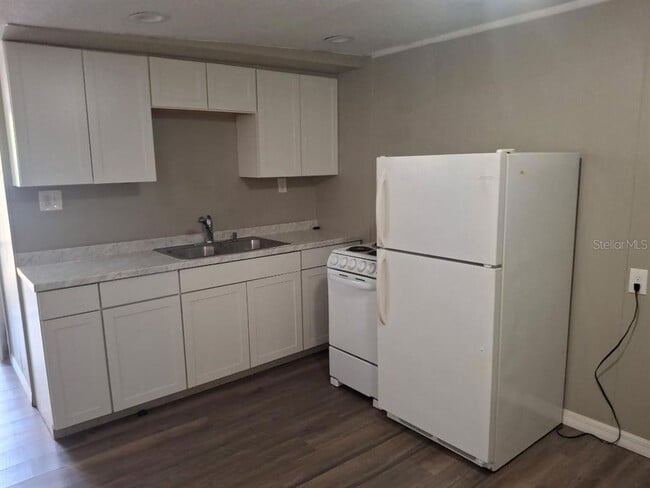 Building Photo - 9109 Sunshine Blvd