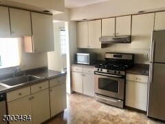 kitchen - 18 Manchester Ct