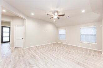 Building Photo - 4022 Maple Glen Dr