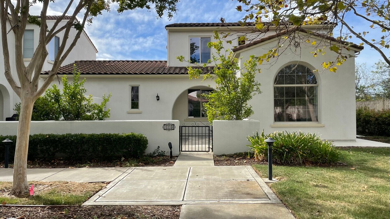Primary Photo - 1234 Amaryllis Cir
