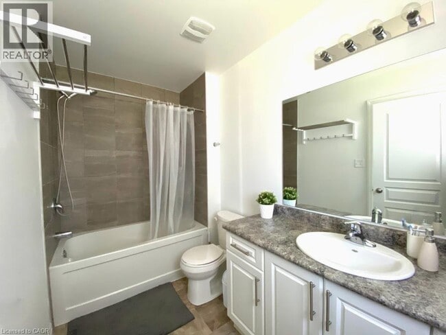 Building Photo - 54 Renfrew St