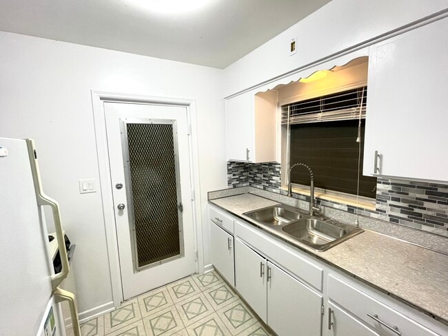 Building Photo - 129 Masterpiece Rd