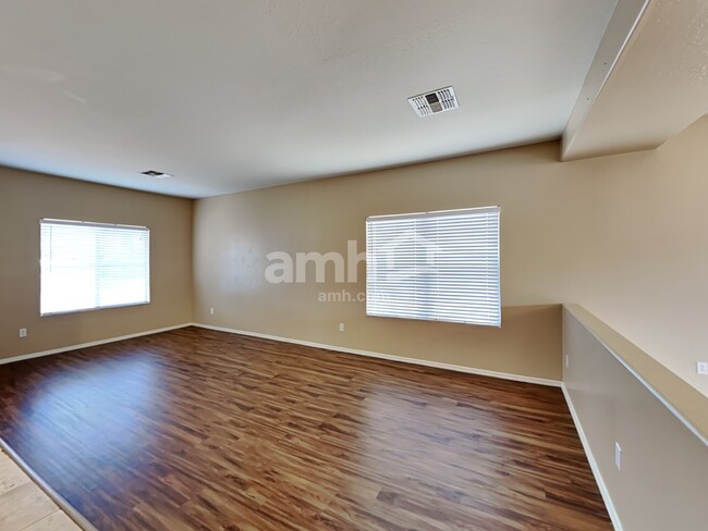 Foto del edificio - 1265 E Clifton Ave