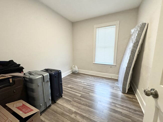 Building Photo - 44 Crescent Ave