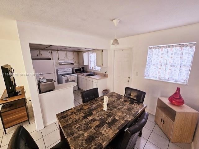 Building Photo - 5112 Hollywood Blvd