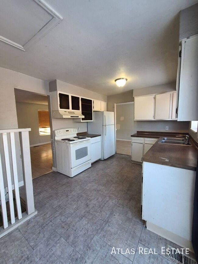 Building Photo - 9327 W Nova Ave