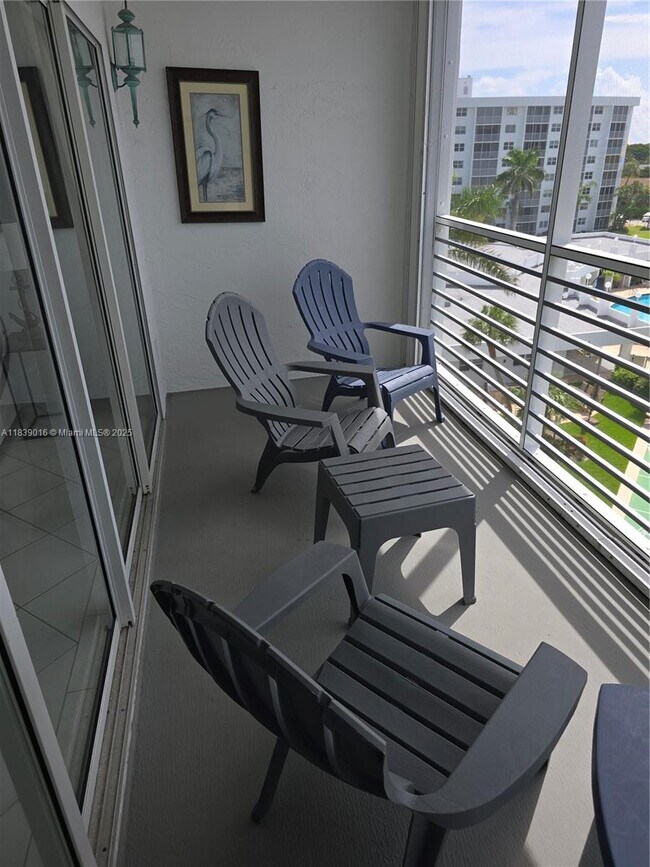 Foto del edificio - 2731 NE 14th Street Causeway