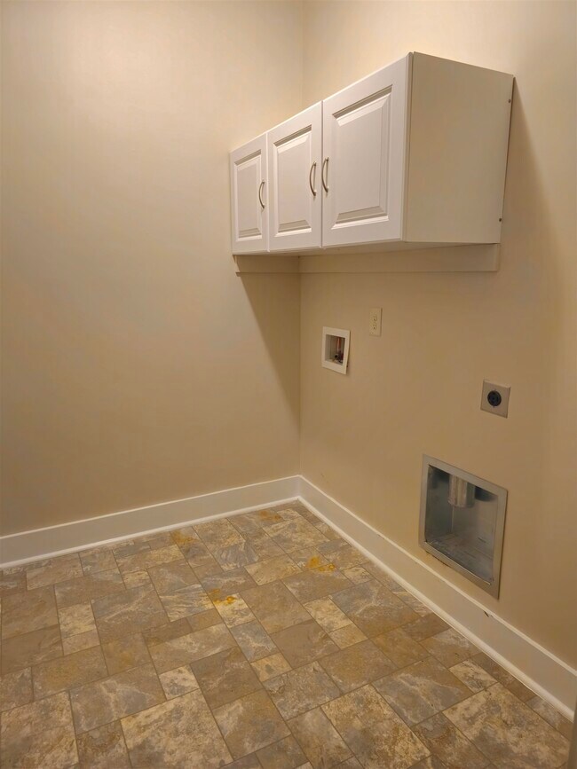 Building Photo - 440 Shaftesbury Ln