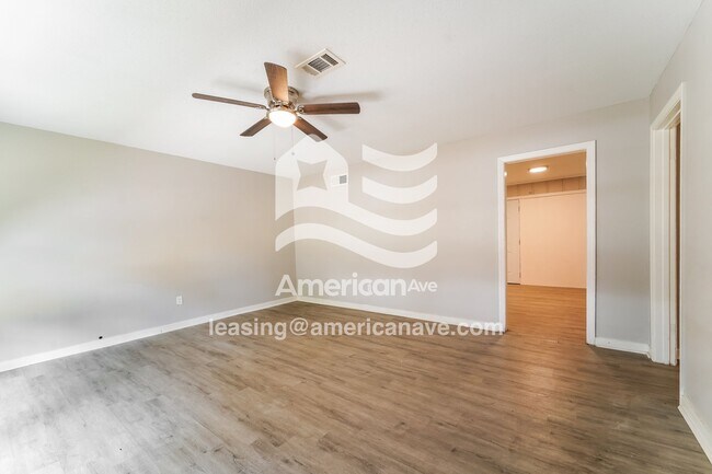 Foto del edificio - 252 McDowell Park Cir