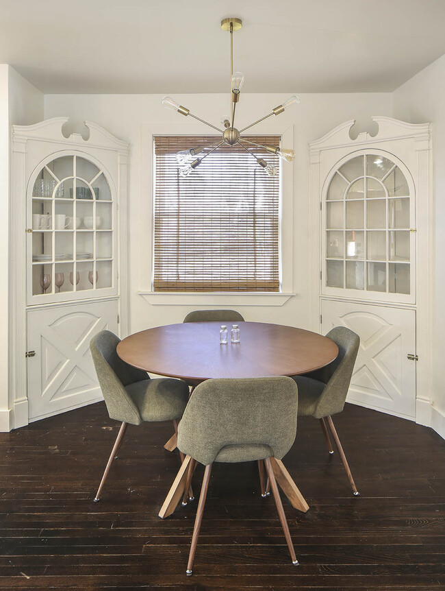 Photo - 1104 Matthews Pl House