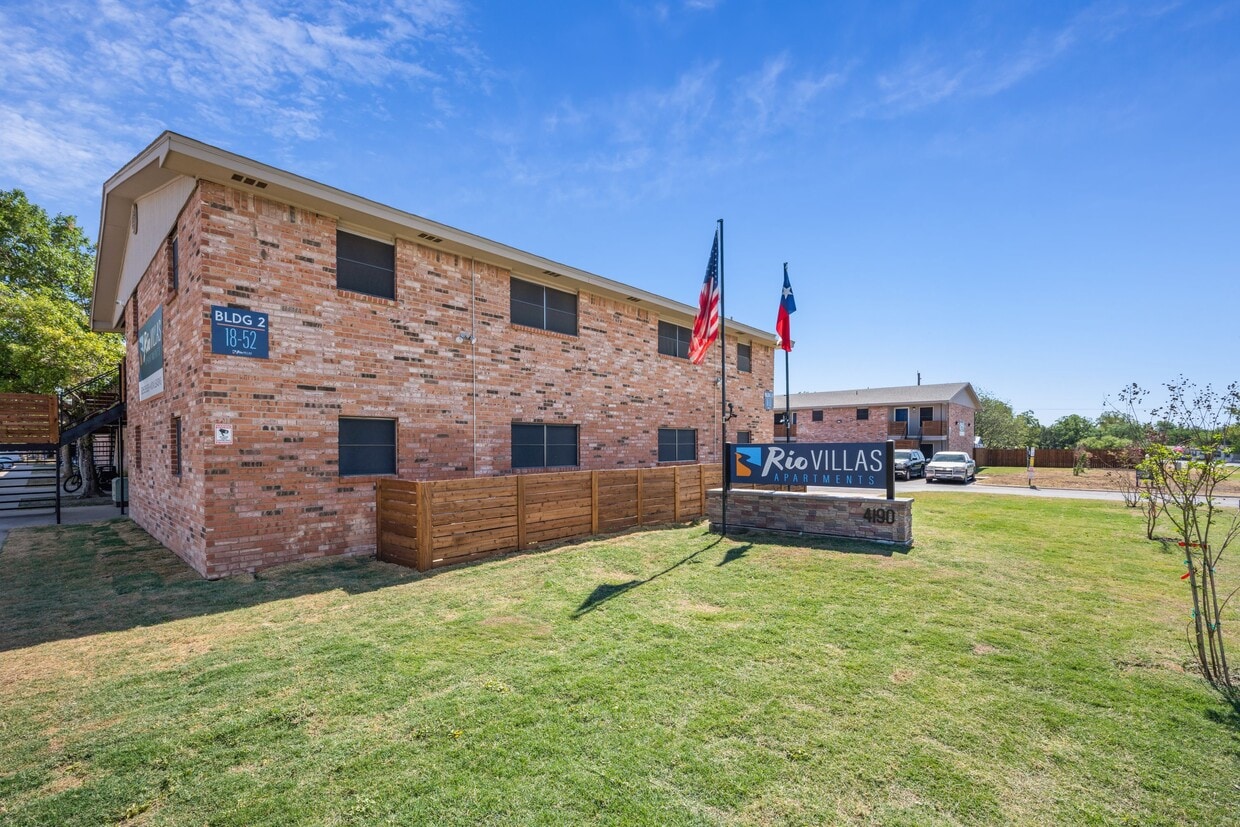 Primary Photo - Rio Villas Apartments
