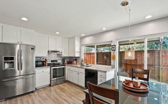 Building Photo - 13842 Midgrove Ct