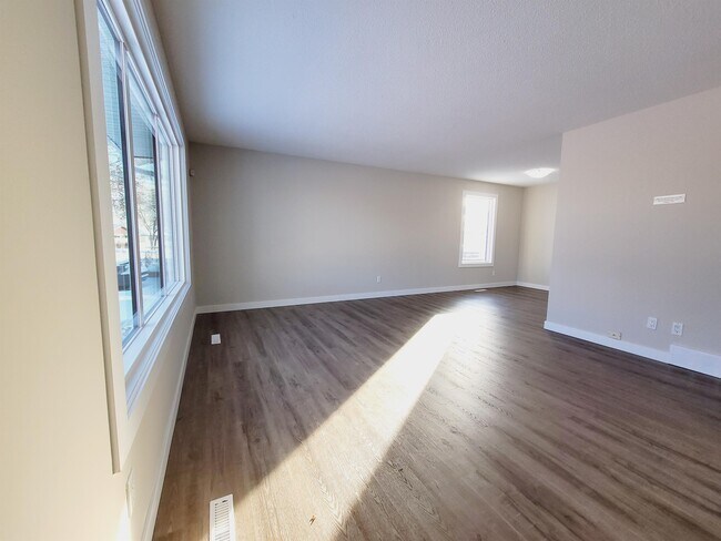 Photo du bâtiment - 14612-14662 62 St NW