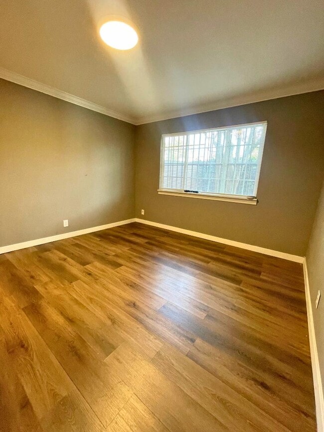 Building Photo - 2421 Country Club Blvd