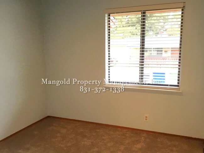 Building Photo - Charming 3-Bed, 1.5-Bath Home with Back Ya...