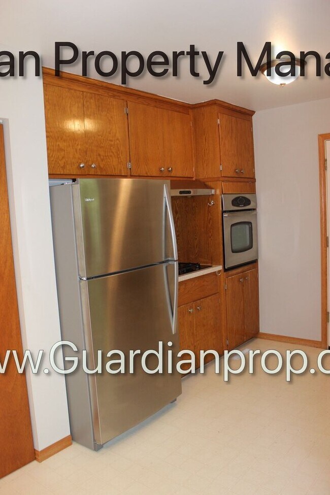 Building Photo - Rosemount Single Family Home, 1 Car Garage...