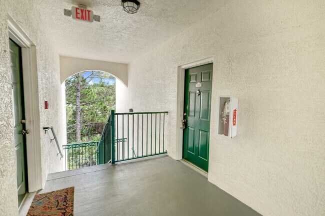 Building Photo - 2310 Myrtlewood Cir E