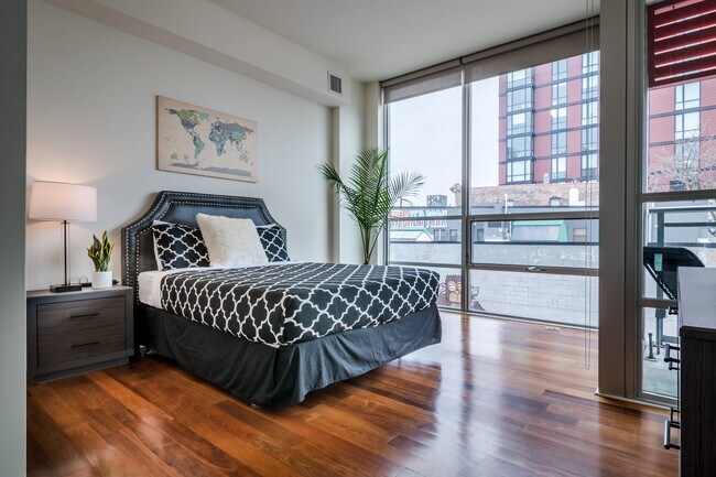 Foto del edificio - 1624 W Division St