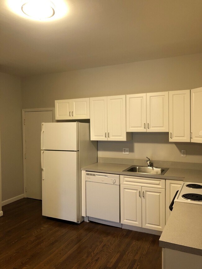 Building Photo - 12 Sewall Ave