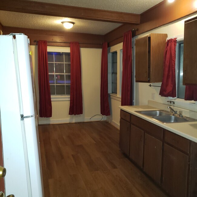 Foto del edificio - 114 W 7th St