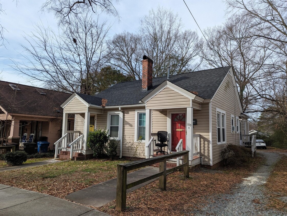 Primary Photo - 1109 N Buchanan Blvd