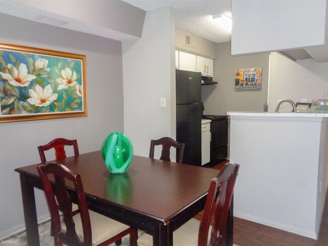 Building Photo - 8601 Mallard Reserve Dr