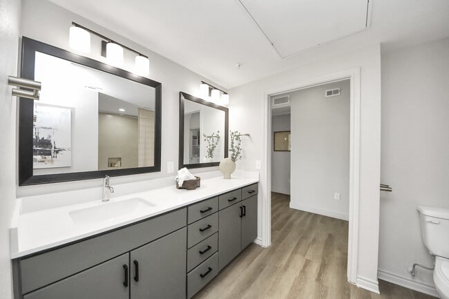 Building Photo - 3003 Memorial Ct