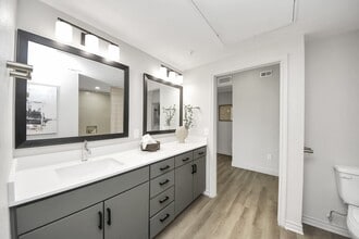 Building Photo - 3003 Memorial Ct