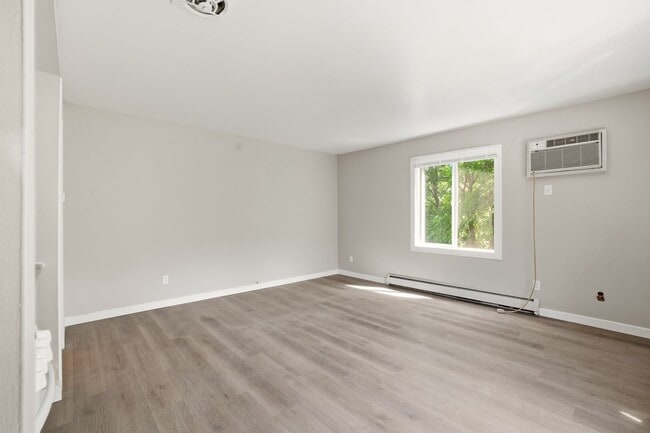 Building Photo - Freshly Remodeled Studio in the Heart of Waukesha!
