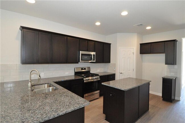 Foto del edificio - Great location in a quiet neighborhood! Pet Friendly!