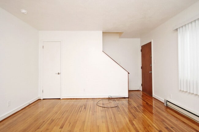 Building Photo - Dog-Friendly Duplex Near Shops at Stonefield
