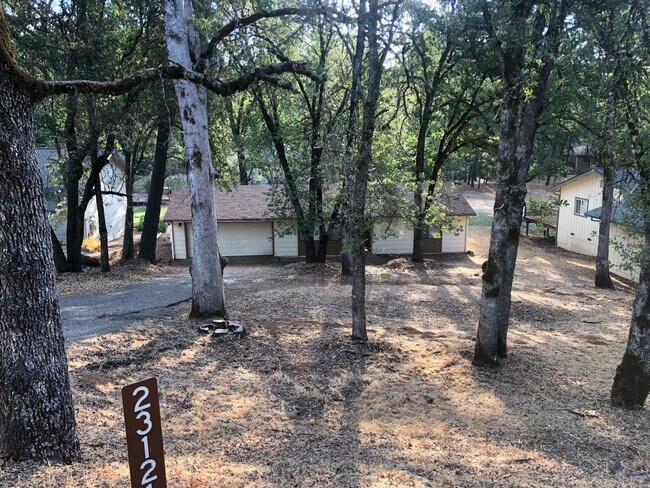 Building Photo - NICE HOME IN LAKE OF THE PINES!