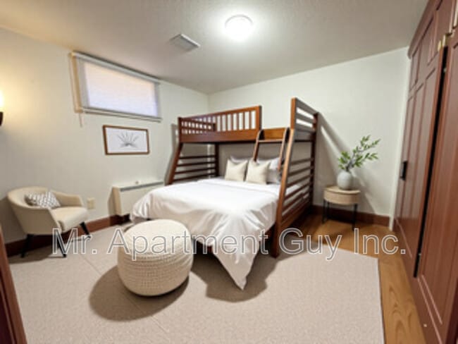 Photo du bâtiment - 484 E 25th St