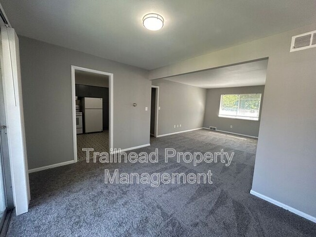 Foto del edificio - 8316 Robinson St