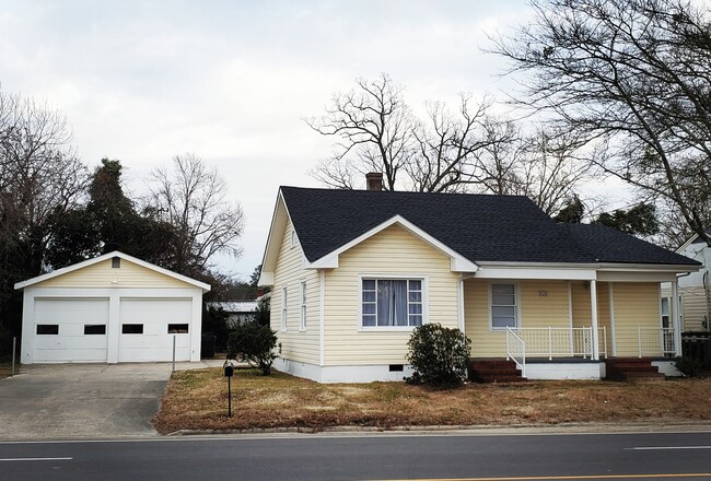 Building Photo - 814 N Herman St