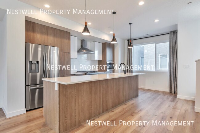 Building Photo - $500 OFF 1ST MONTH'S RENT-Beautiful 3-Stor...
