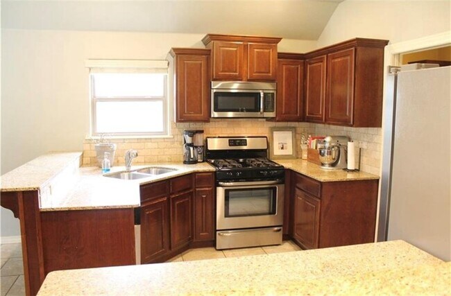 Building Photo - 2864 Vanike Dr