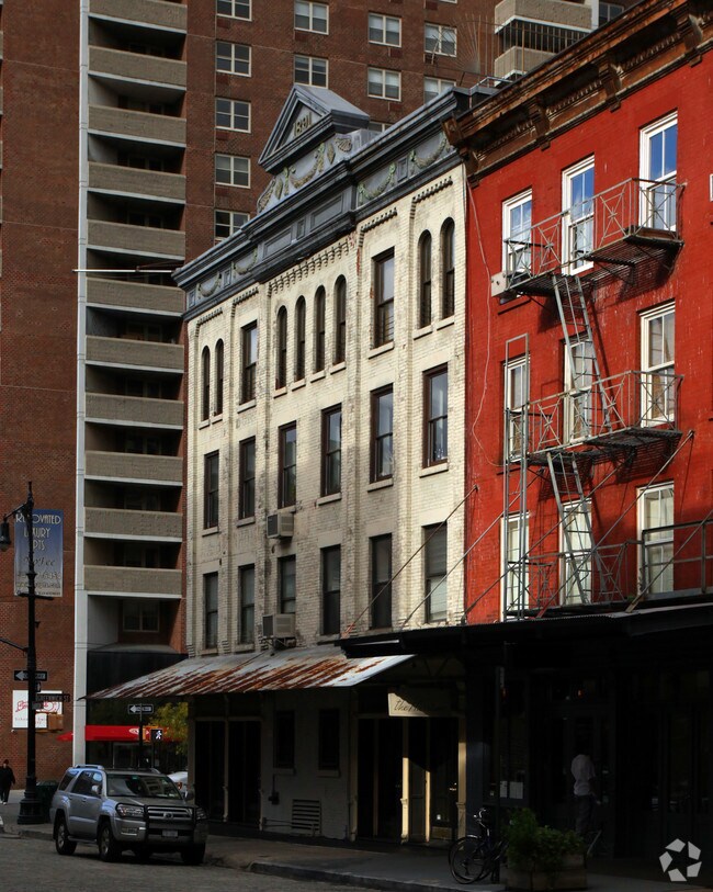Building Photo - 355 Greenwich St