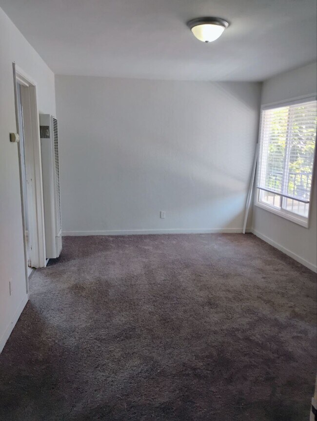 ¡Área de estar principal! - 1773 28th Ave