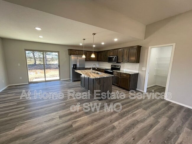 Building Photo - 653 S Southgate Dr